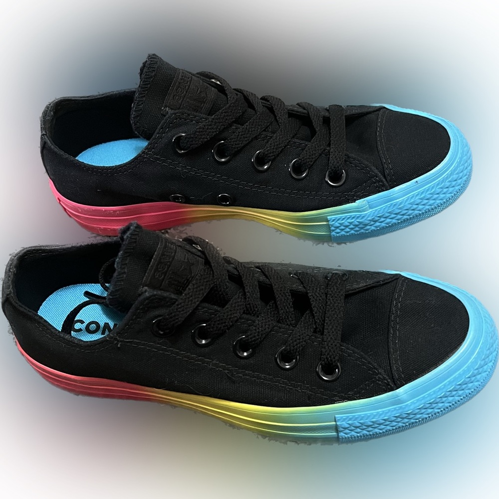NEW Converse SZ Women’s 5 black with a rainbow sole